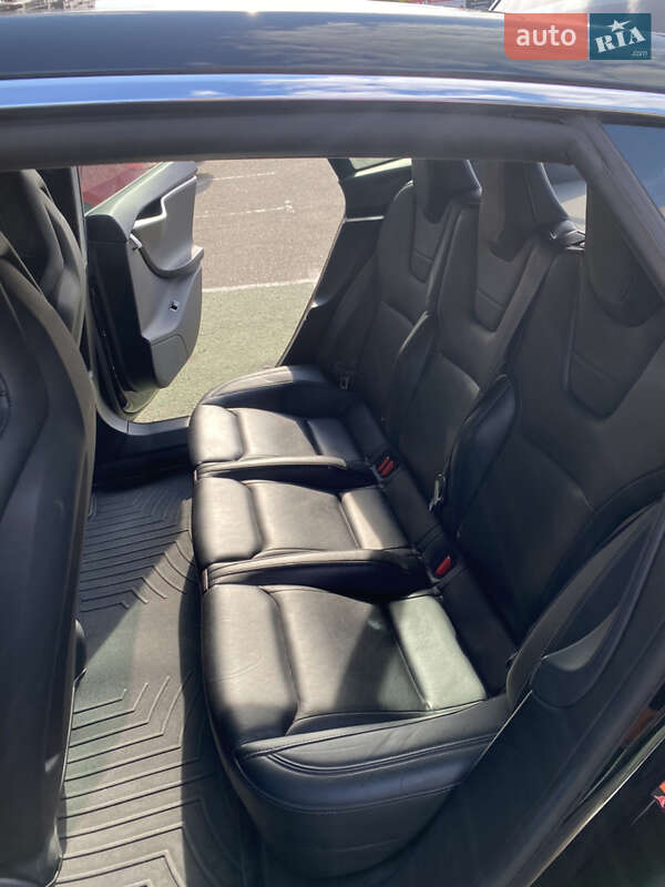 Лифтбек Tesla Model S 2015 в Николаеве