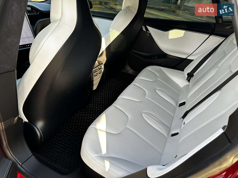 Лифтбек Tesla Model S 2019 в Днепре