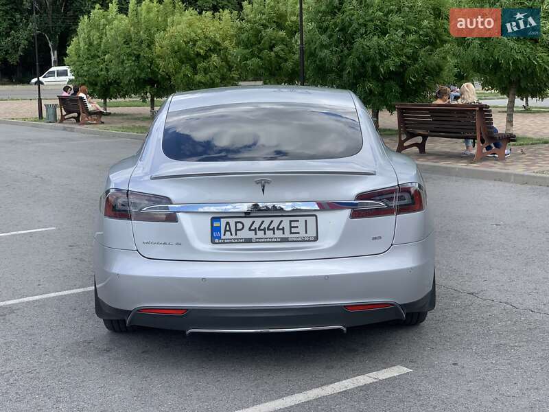 Лифтбек Tesla Model S 2015 в Запорожье