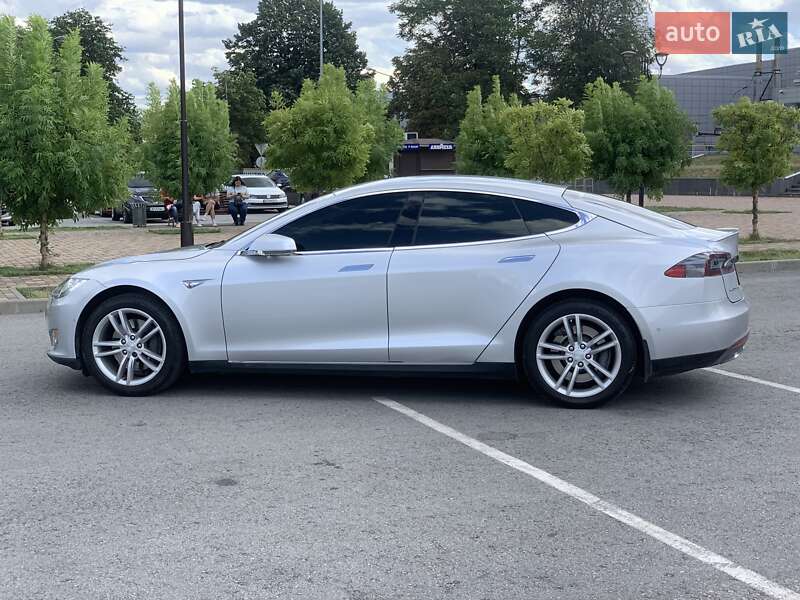Лифтбек Tesla Model S 2015 в Запорожье