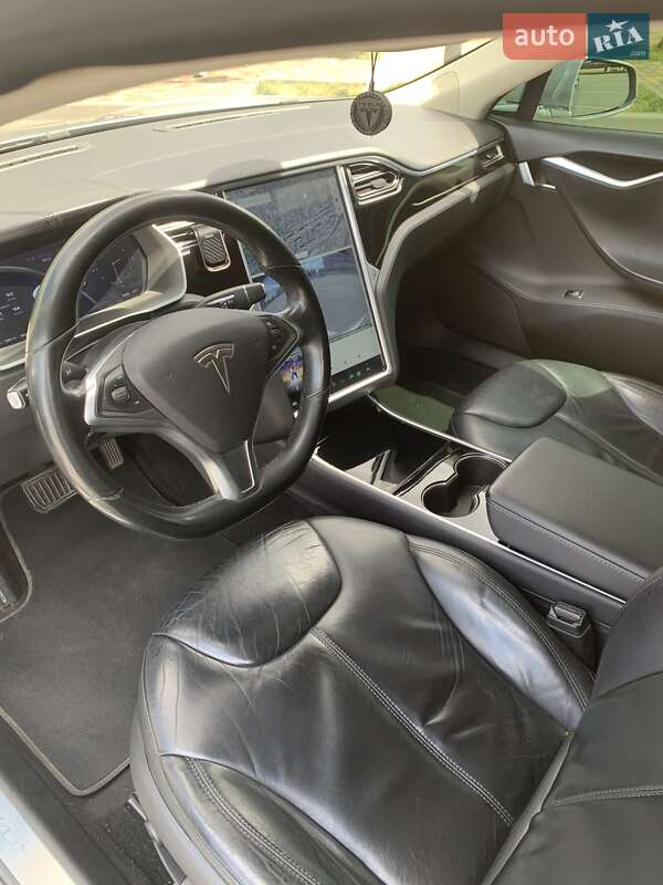 Лифтбек Tesla Model S 2015 в Запорожье