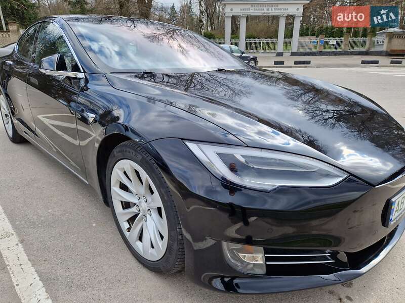 Ліфтбек Tesla Model S 2017 в Вінниці