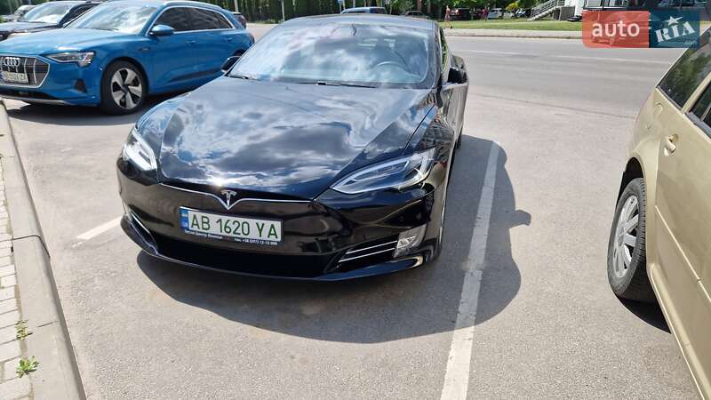 Ліфтбек Tesla Model S 2017 в Вінниці