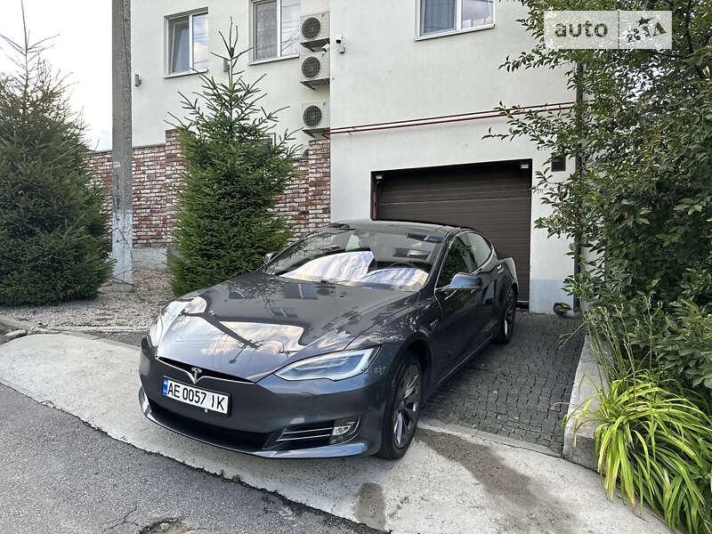 Tesla Model S 2016