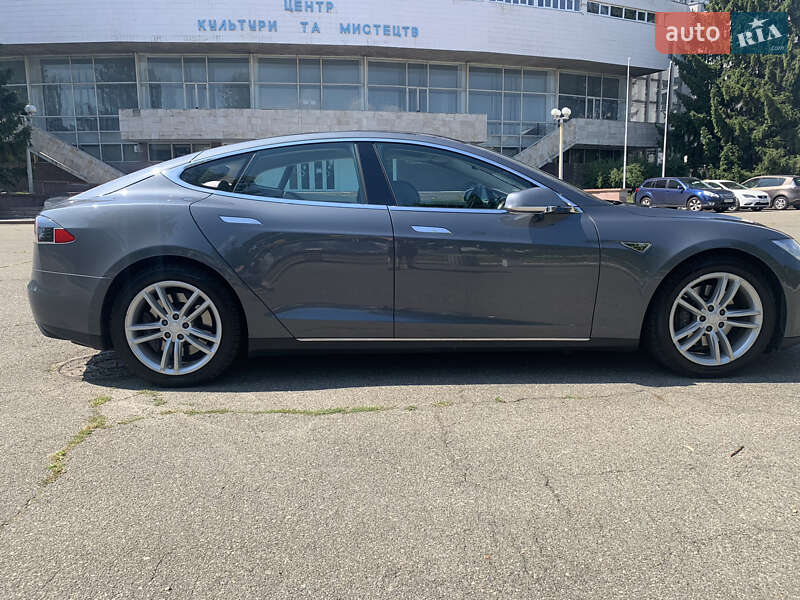 Лифтбек Tesla Model S 2013 в Киеве