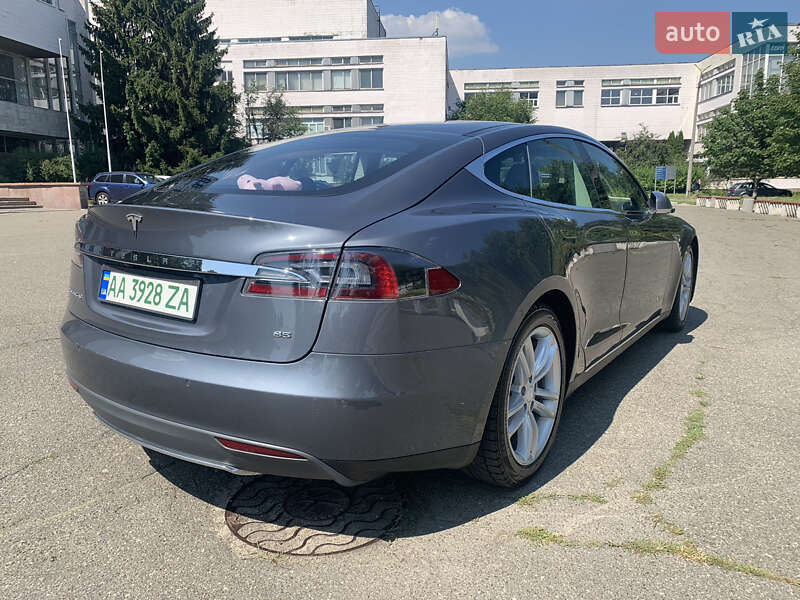 Лифтбек Tesla Model S 2013 в Киеве