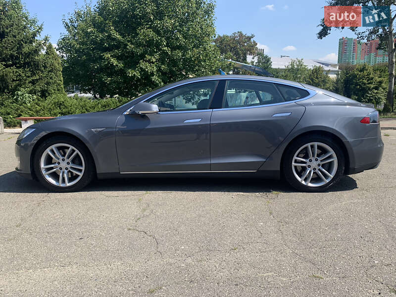 Лифтбек Tesla Model S 2013 в Киеве