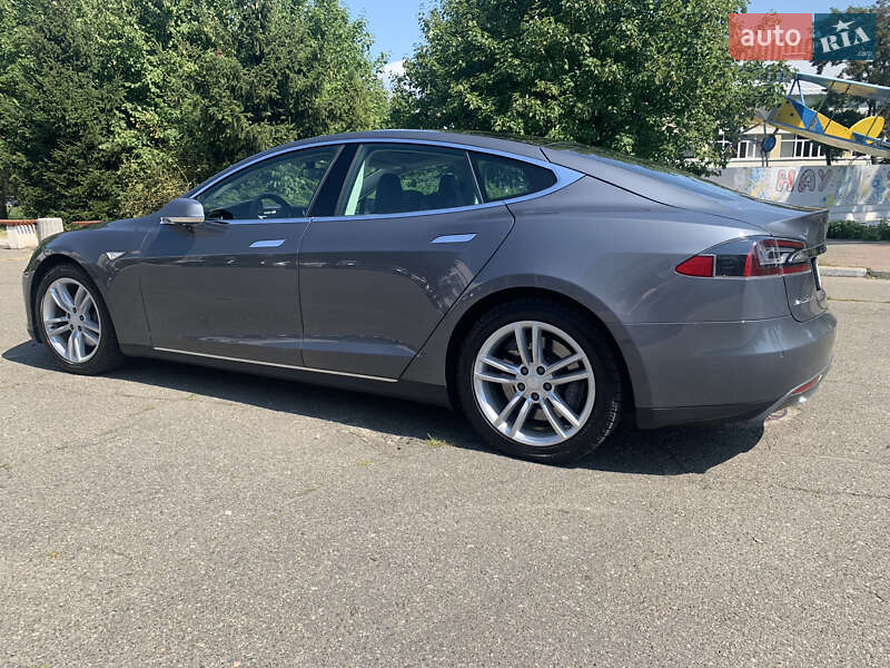Лифтбек Tesla Model S 2013 в Киеве