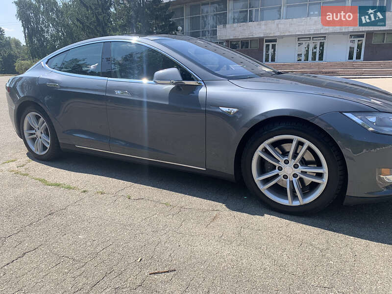 Лифтбек Tesla Model S 2013 в Киеве