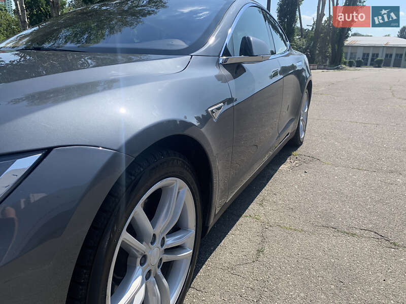 Лифтбек Tesla Model S 2013 в Киеве