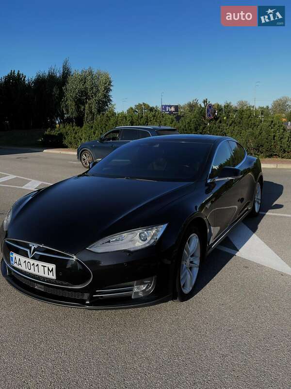 Ліфтбек Tesla Model S 2015 в Києві