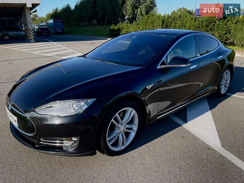 Ліфтбек Tesla Model S 2015 в Києві