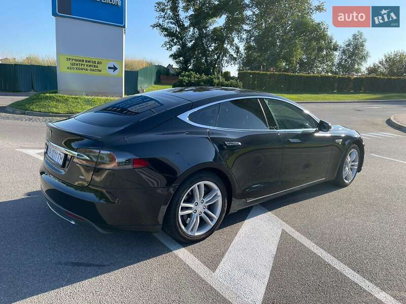 Ліфтбек Tesla Model S 2015 в Києві