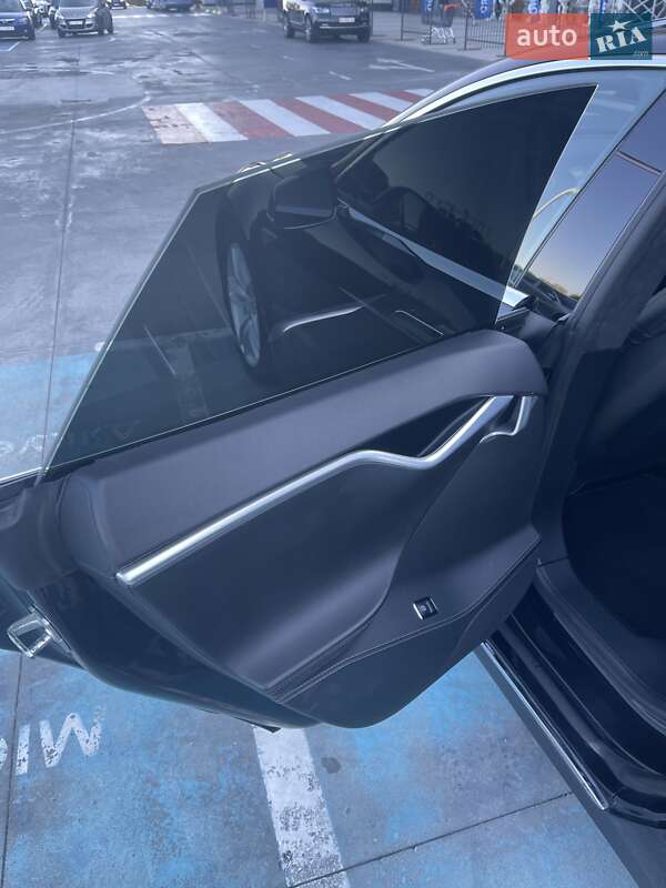 Ліфтбек Tesla Model S 2015 в Києві