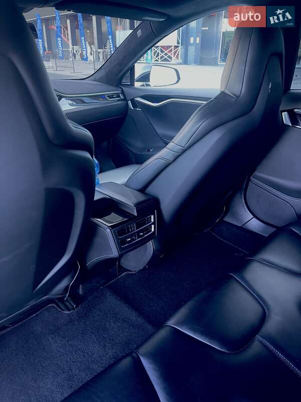 Ліфтбек Tesla Model S 2015 в Києві
