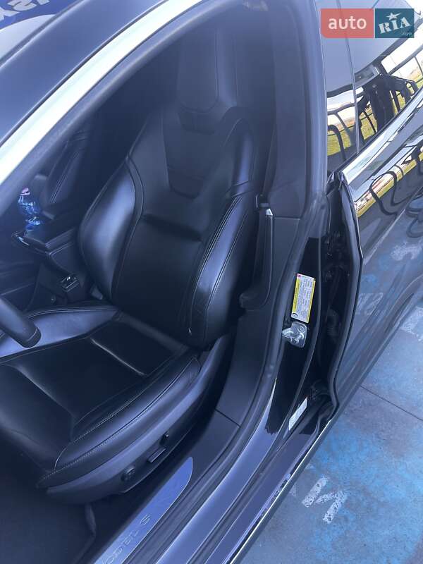 Ліфтбек Tesla Model S 2015 в Києві