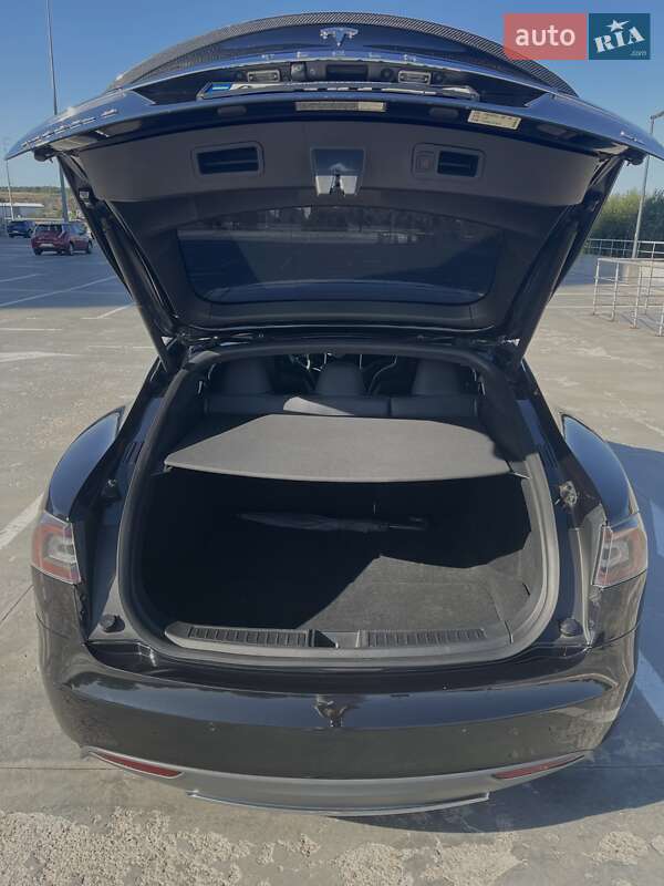 Ліфтбек Tesla Model S 2015 в Києві