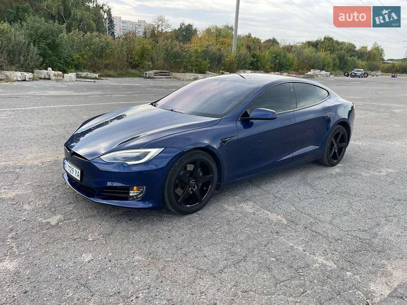 Ліфтбек Tesla Model S 2017 в Полтаві