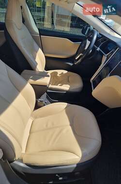 Лифтбек Tesla Model S 2013 в Нововолынске