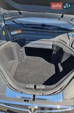 Лифтбек Tesla Model S 2013 в Нововолынске