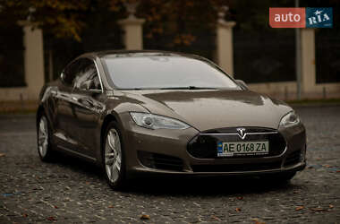 Tesla Model S  2016