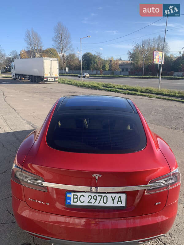 Лифтбек Tesla Model S 2015 в Львове