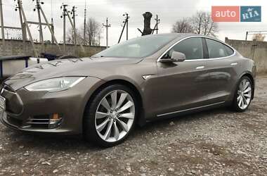 Лифтбек Tesla Model S 2016 в Виннице