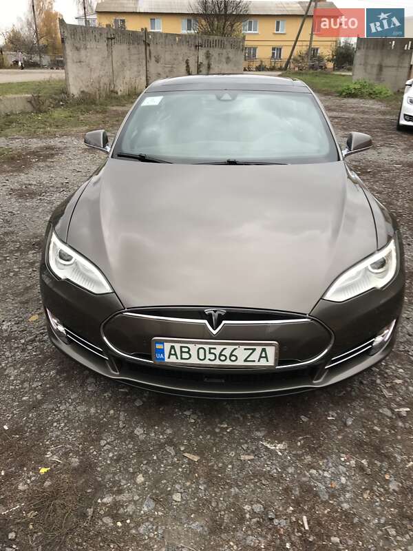 Лифтбек Tesla Model S 2016 в Виннице