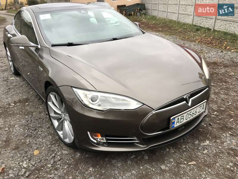 Лифтбек Tesla Model S 2016 в Виннице