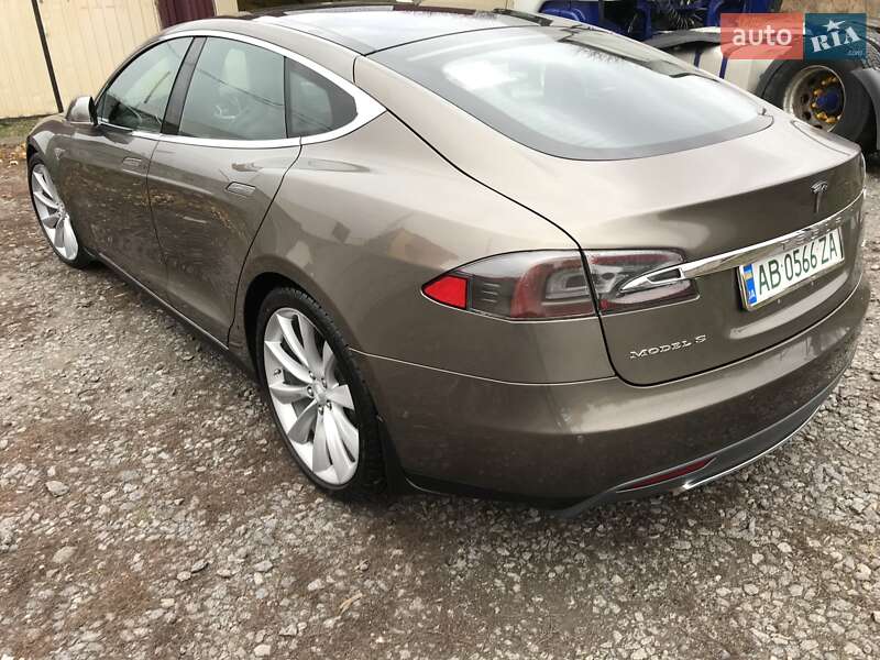 Лифтбек Tesla Model S 2016 в Виннице