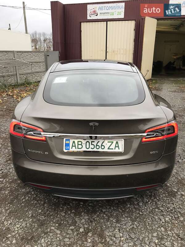 Лифтбек Tesla Model S 2016 в Виннице