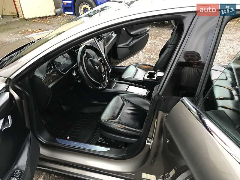 Лифтбек Tesla Model S 2016 в Виннице