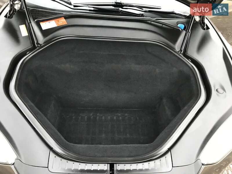 Лифтбек Tesla Model S 2016 в Виннице