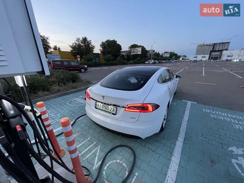 Лифтбек Tesla Model S 2016 в Белой Церкви