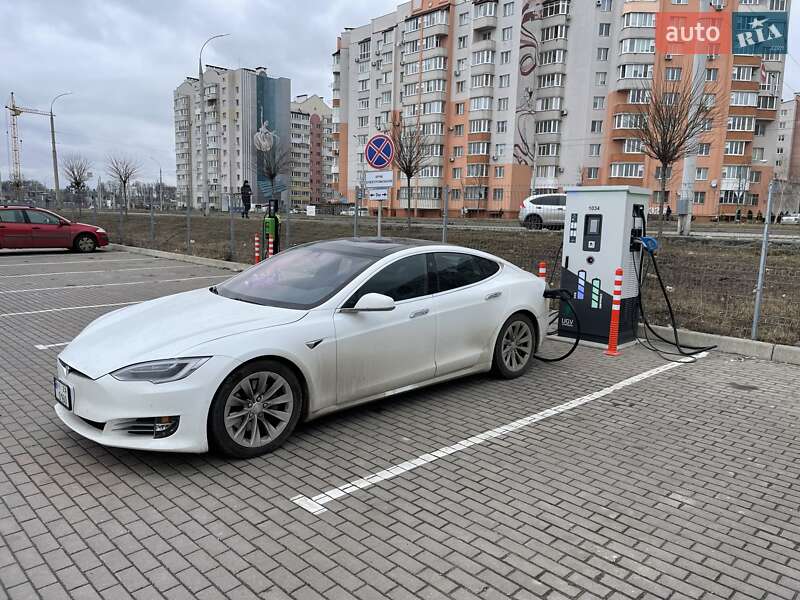 Лифтбек Tesla Model S 2016 в Белой Церкви