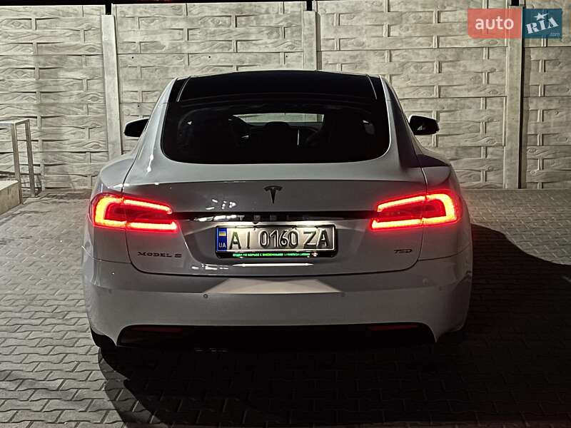 Лифтбек Tesla Model S 2016 в Белой Церкви