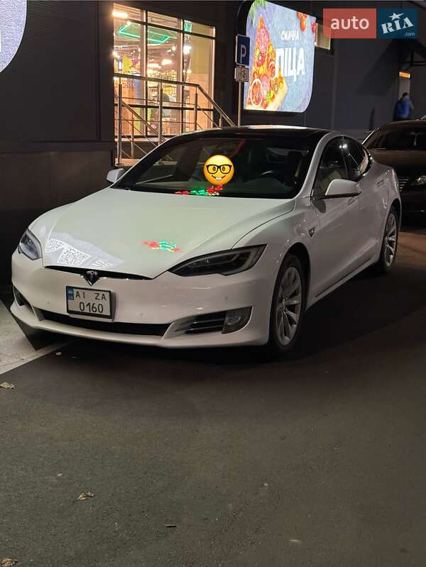 Лифтбек Tesla Model S 2016 в Белой Церкви