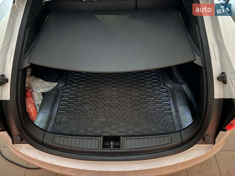 Лифтбек Tesla Model S 2016 в Белой Церкви