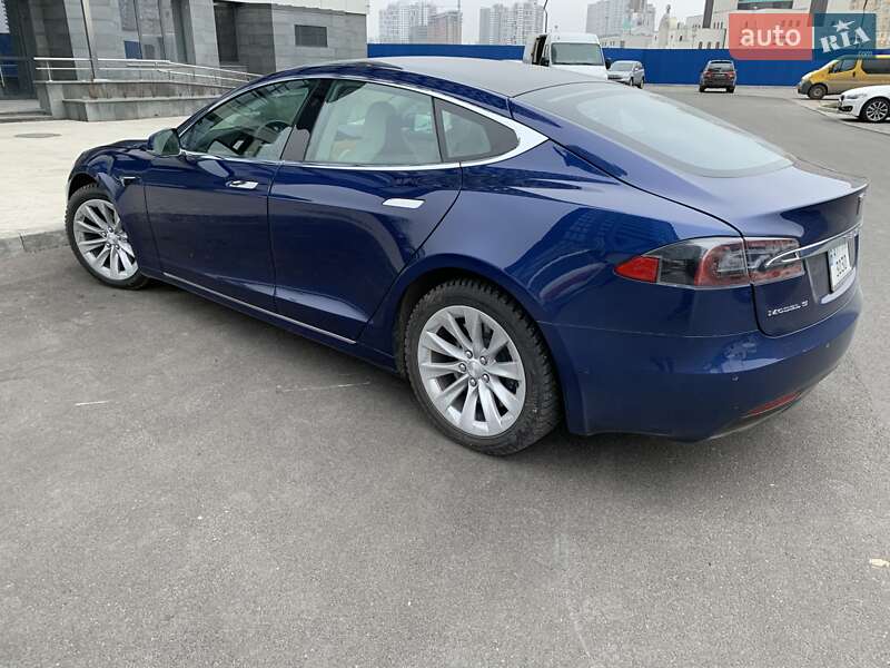 Лифтбек Tesla Model S 2019 в Киеве