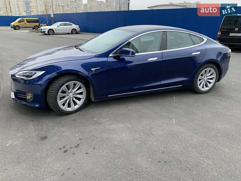 Лифтбек Tesla Model S 2019 в Киеве