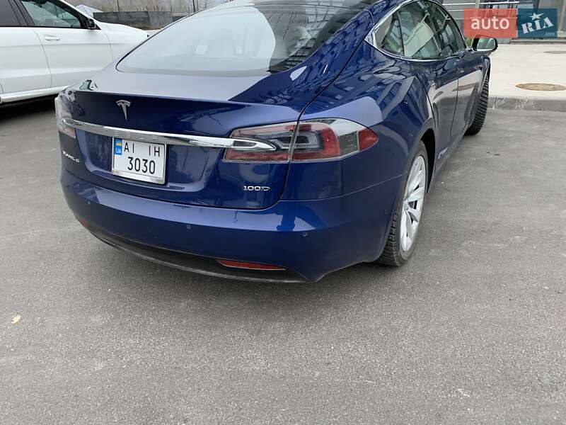 Лифтбек Tesla Model S 2019 в Киеве