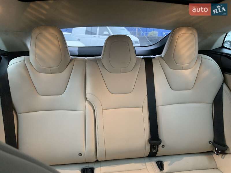 Лифтбек Tesla Model S 2019 в Киеве