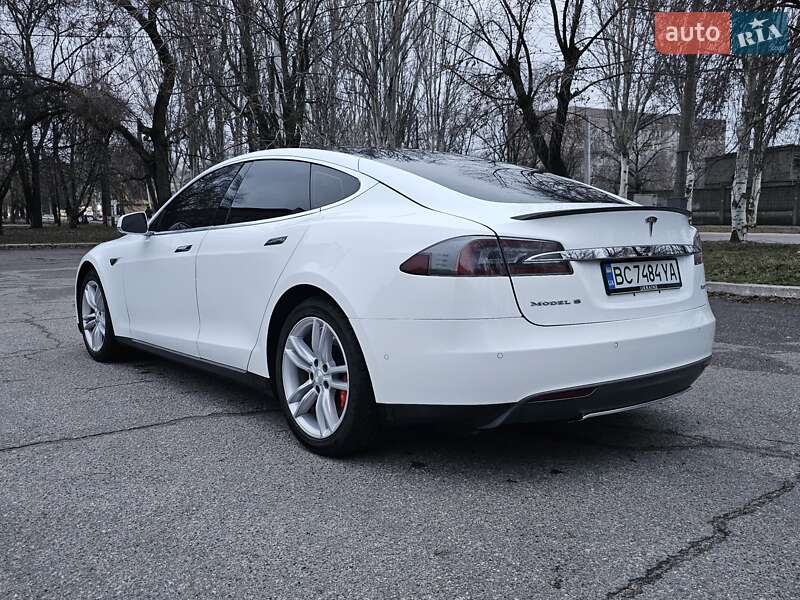 Ліфтбек Tesla Model S 2014 в Львові