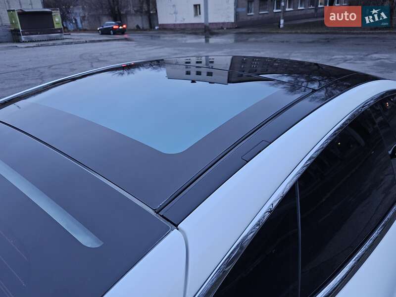 Ліфтбек Tesla Model S 2014 в Львові