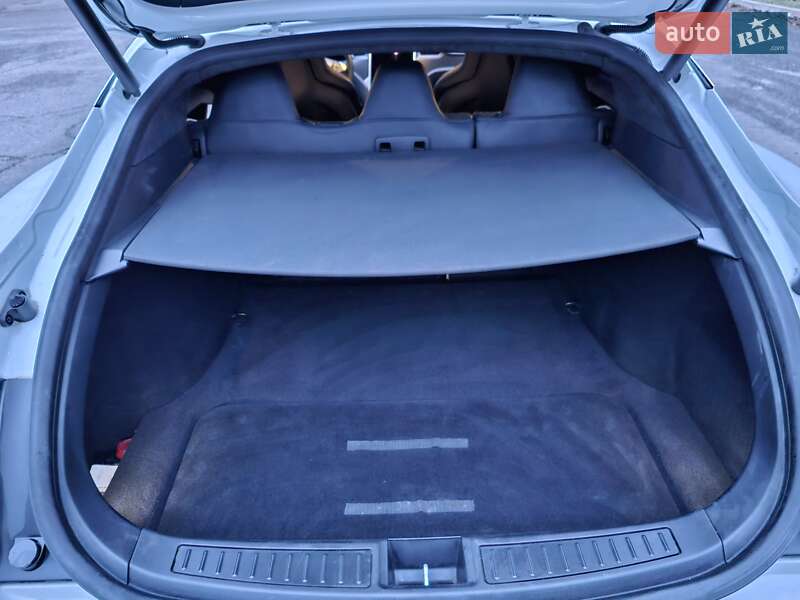 Ліфтбек Tesla Model S 2014 в Львові