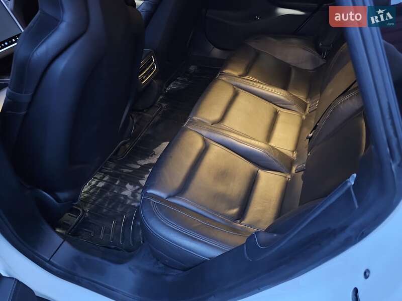 Ліфтбек Tesla Model S 2014 в Львові