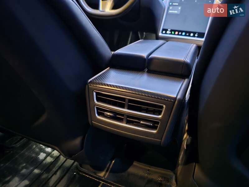 Ліфтбек Tesla Model S 2014 в Львові