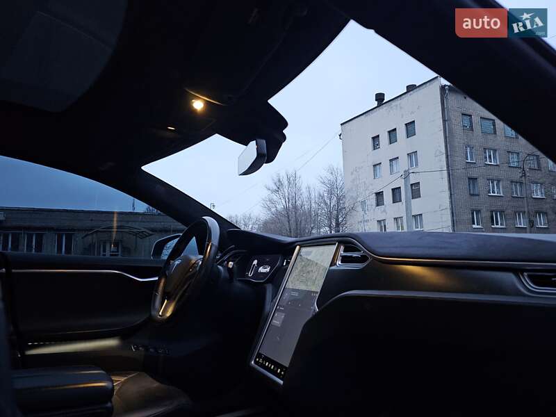 Ліфтбек Tesla Model S 2014 в Львові