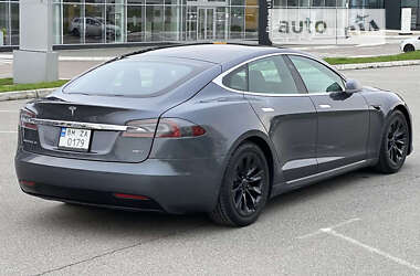 Лифтбек Tesla Model S 2018 в Сумах