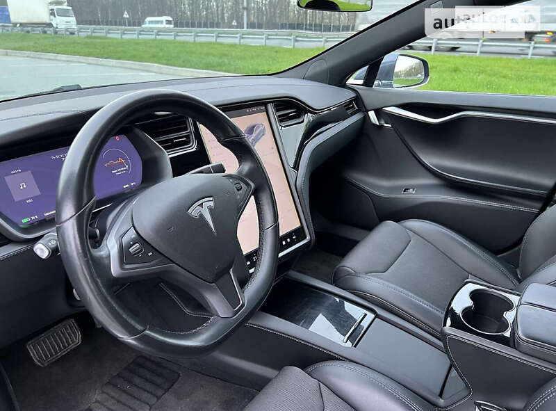 Лифтбек Tesla Model S 2018 в Сумах
